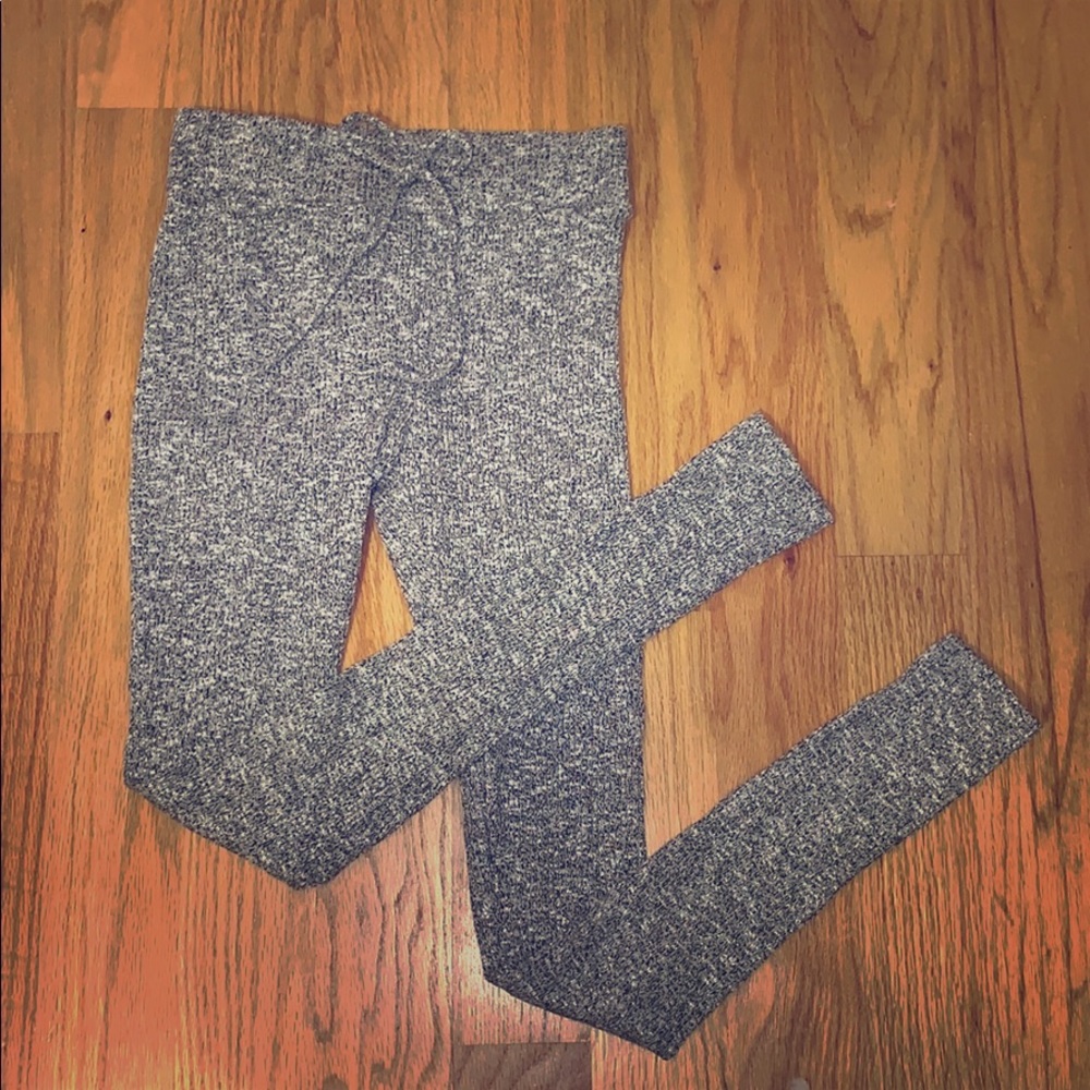 Grey leggings (Fashionnova)